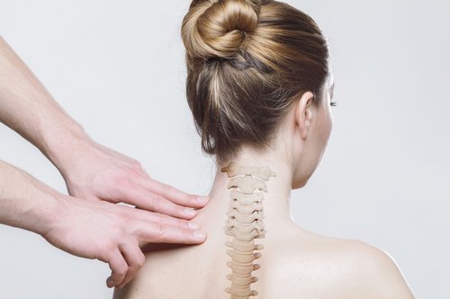 A woman's neck with an overlay of her spine | chiropractor near me